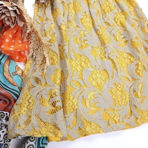 Me To Magic Beige Yellow Gold Lace Floral Embroidered Skirt Sz L - Picture 10 of 16